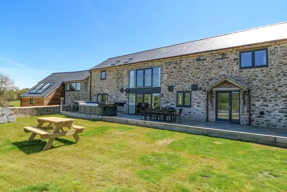 Bwthyn Y Bugail (Shepherd's Cottage, from the outside