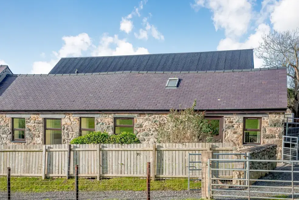 Bwythyn-y-Saer, from the outside