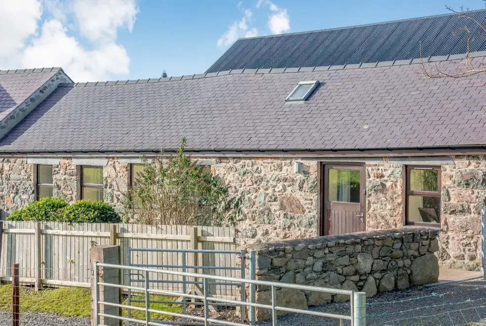 Bwythyn-y-Saer, from the outside