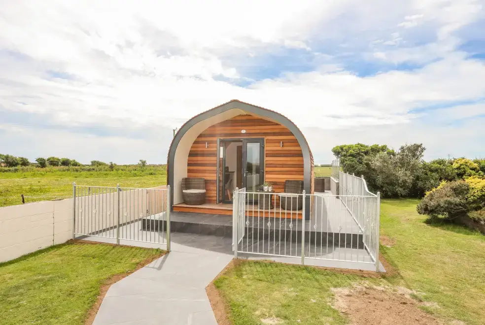 Caban Cariad, from the outside