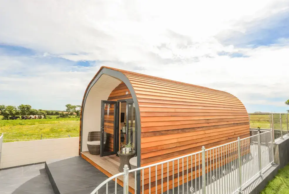 Caban Cariad, from the outside