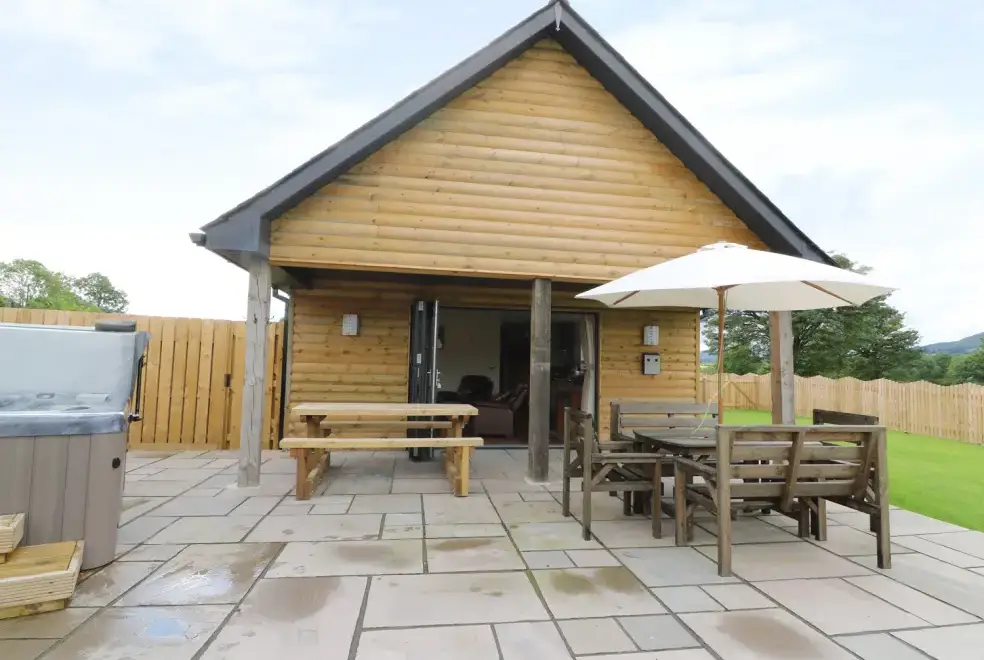 Caban Nant Ddu, from the outside