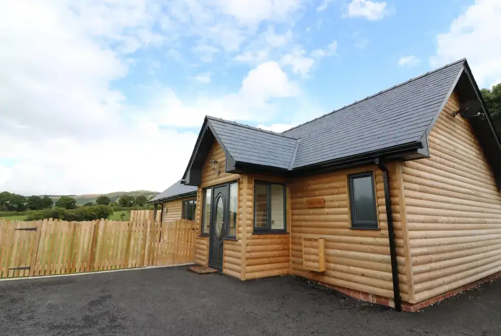 Caban Nant Ddu, from the outside