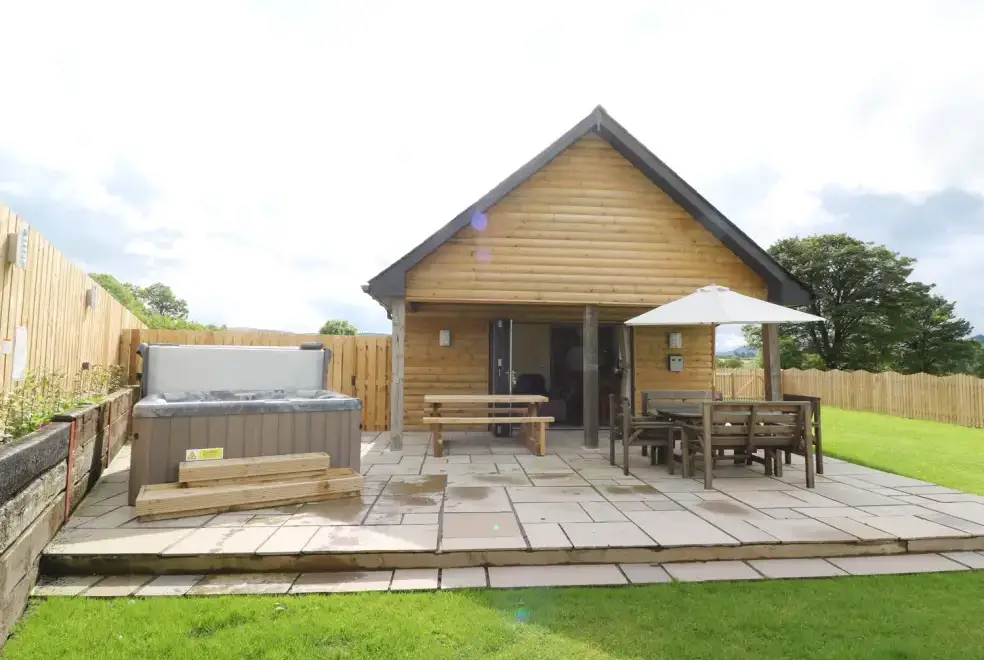 Caban Nant Ddu, from the outside