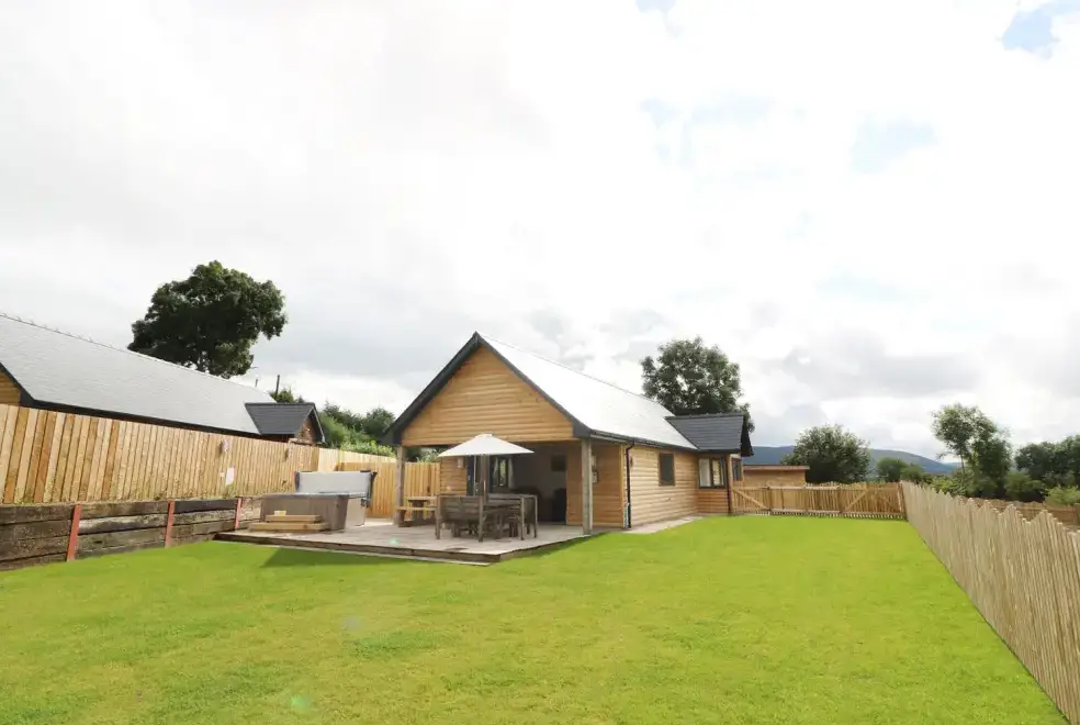 Caban Nant Ddu, from the outside