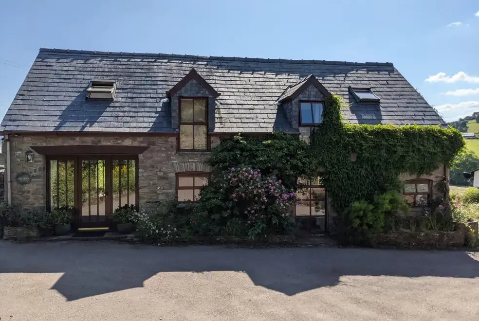 Caecrwn, from the outside