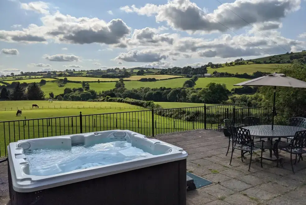 Private Hot Tub at Caecrwn