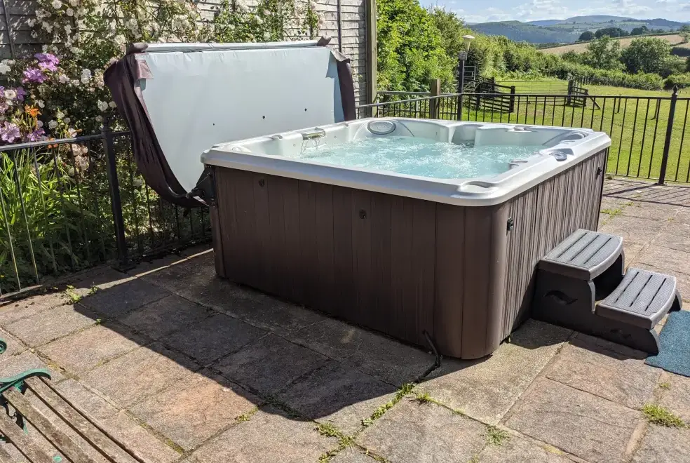 Private Hot Tub at Caecrwn