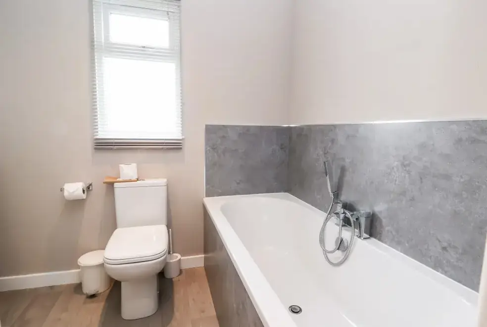 Family bathroom at Callow Holiday Lodge
