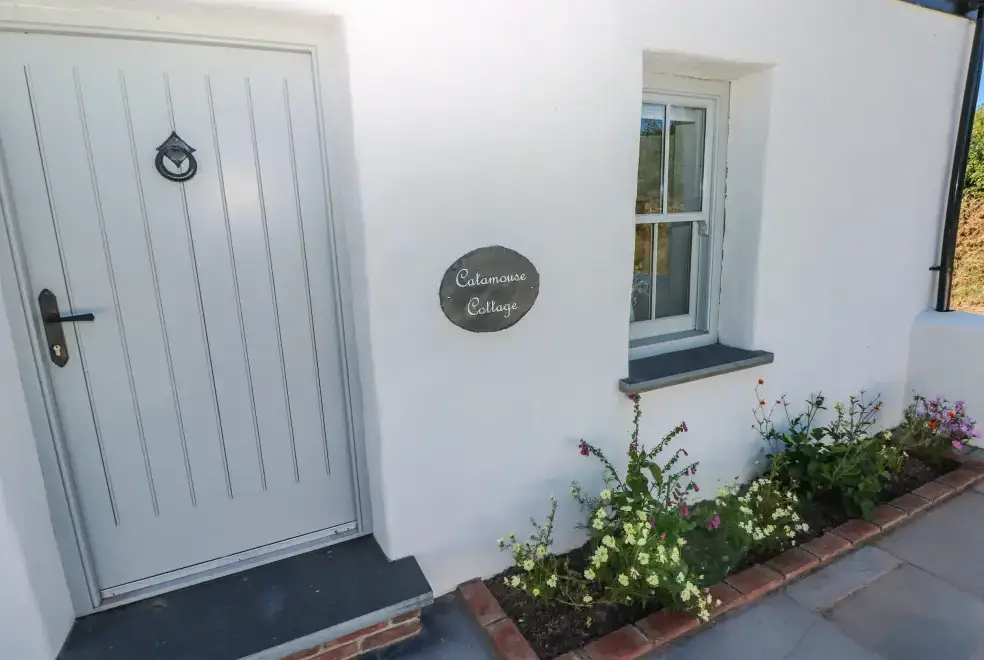 Catamouse, from the outside