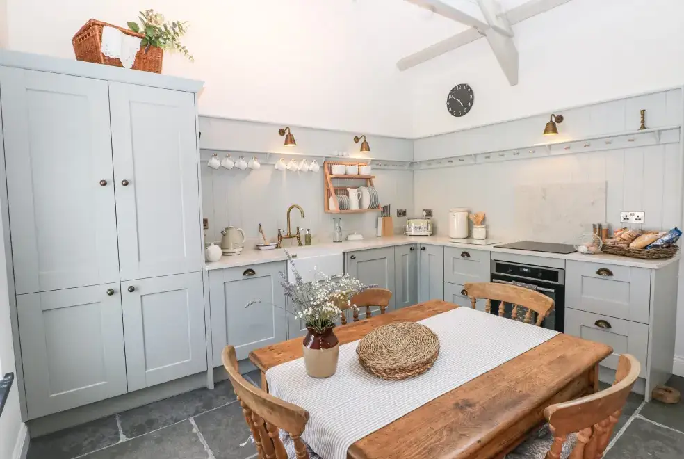 Farmhouse style kitchen at Catamouse