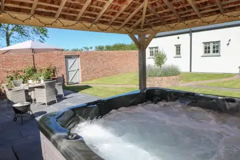 Private Hot Tub at Catamouse, Pembrokeshire