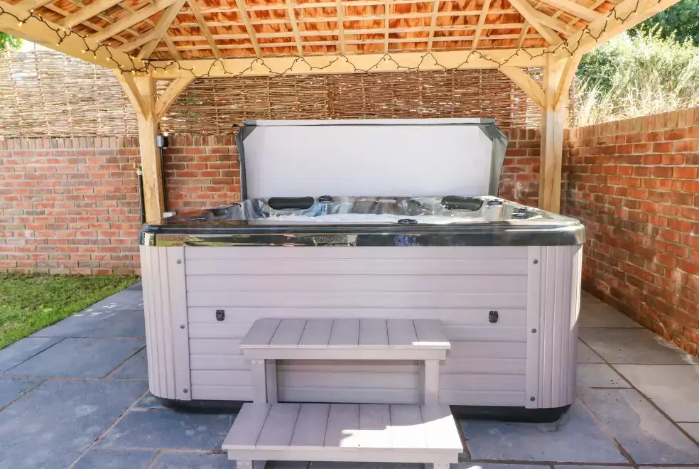 Private Hot Tub at Catamouse