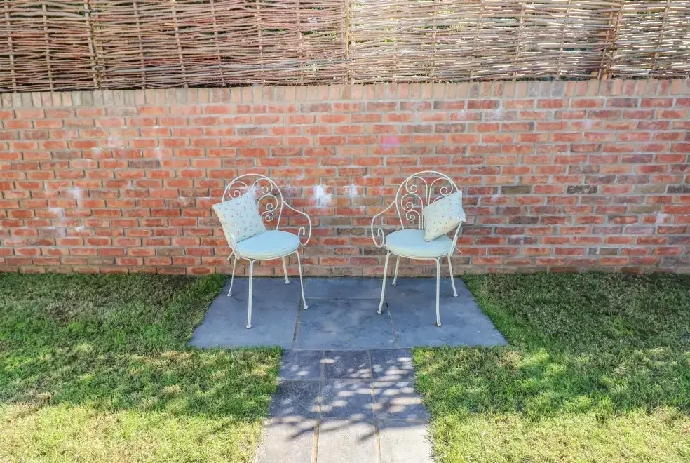 Garden furniture at Catamouse