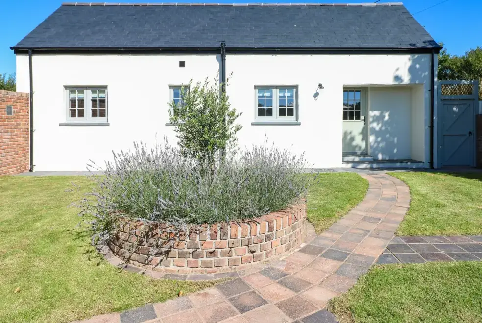 Catamouse, from the outside