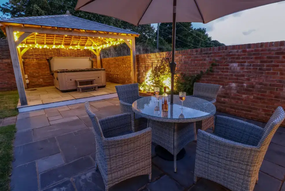 Patio area at Catamouse