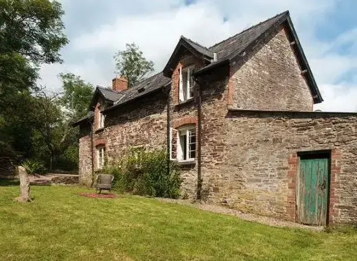 Cefn Y Waun - Cottage in the Woods, from the outside