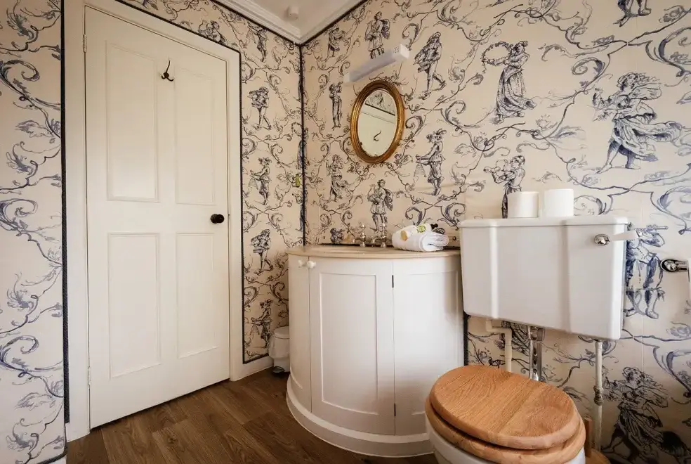 Family bathroom at Churchill House