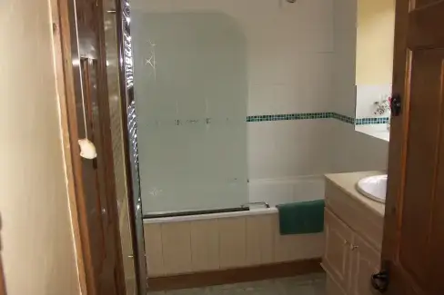 Family bathroom at Cider Barrel Cottage, Somerset