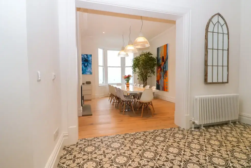 Dining room at Cliffhanger House