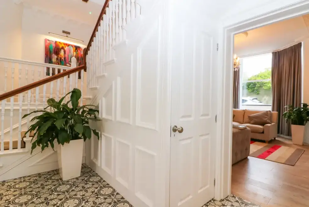 Lounge at Cliffhanger House