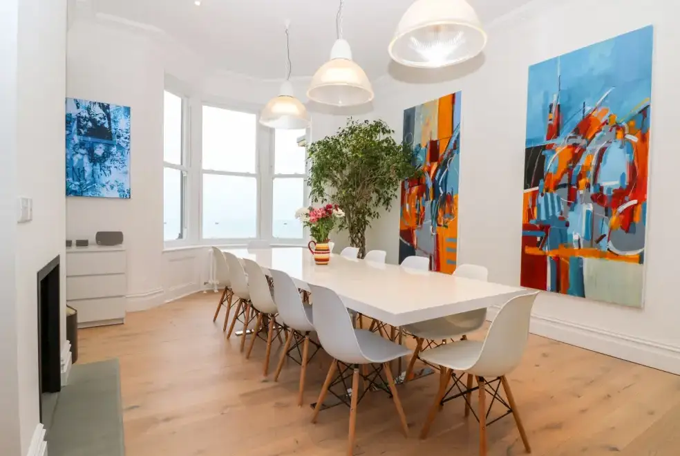 Dining room at Cliffhanger House