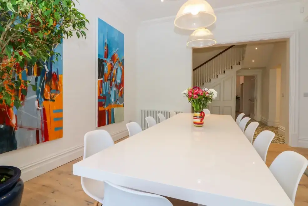 Dining room at Cliffhanger House
