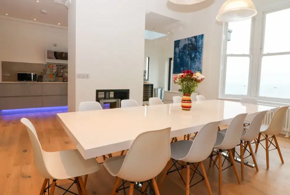 Dining room at Cliffhanger House