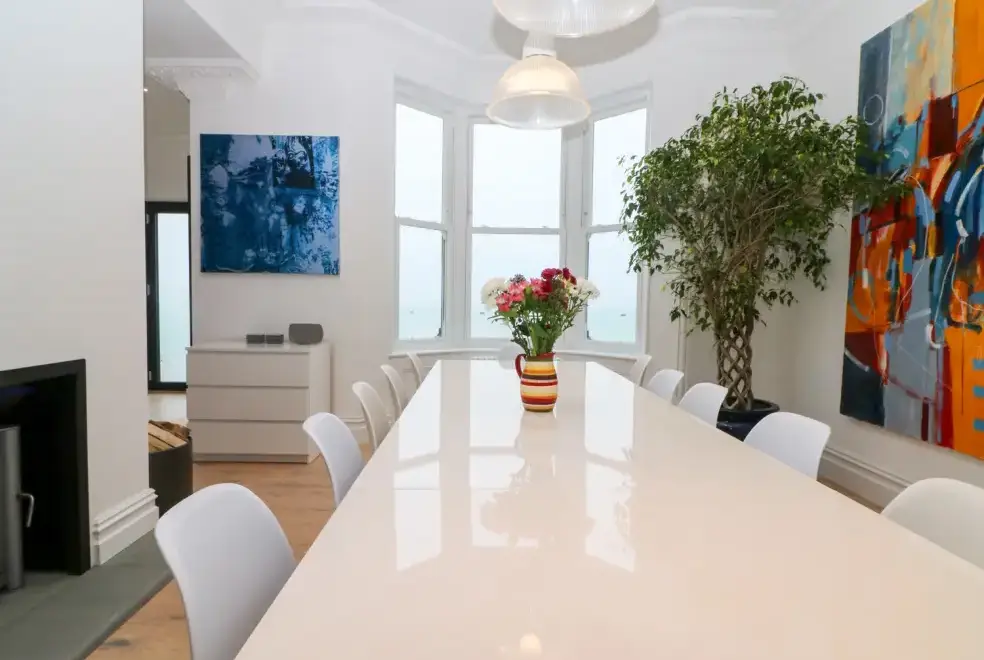 Dining room at Cliffhanger House
