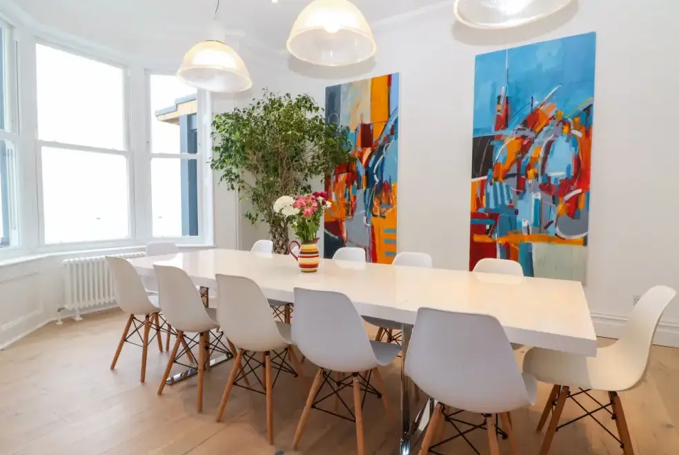 Dining room at Cliffhanger House