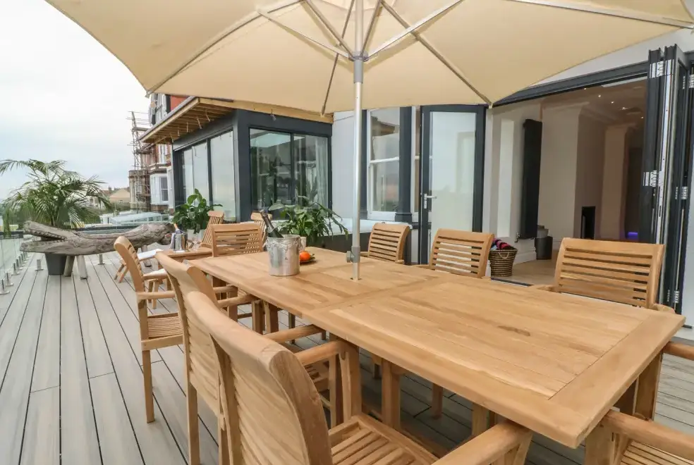Decked area at Cliffhanger House