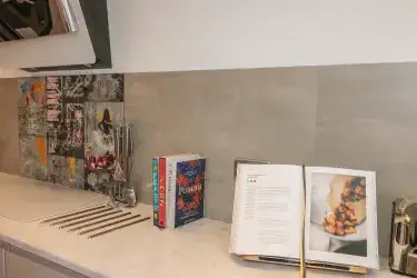 Hot tub cottages    in London