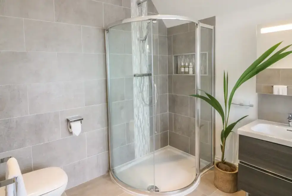 Shower room at Cliffhanger House