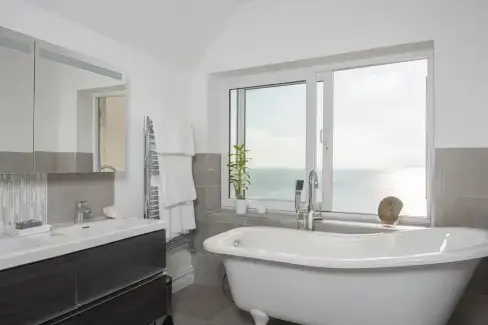 Family bathroom at Cliffhanger House, East Sussex