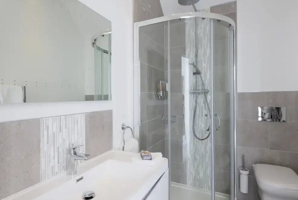 Shower room at Cliffhanger House