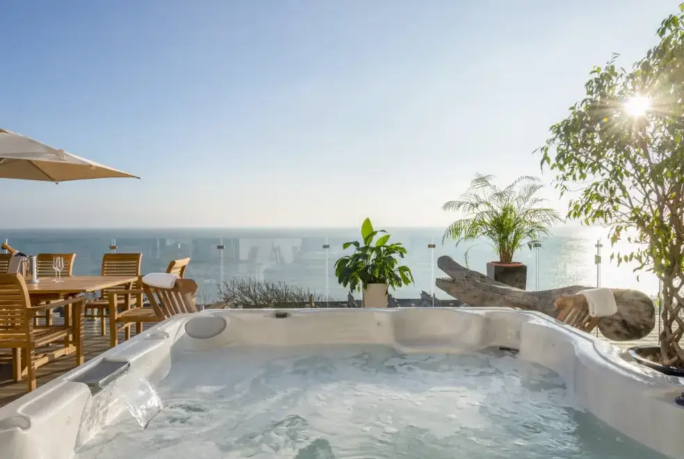 Private Hot Tub at Cliffhanger House