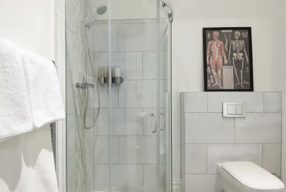 Shower room at Cliffhanger House