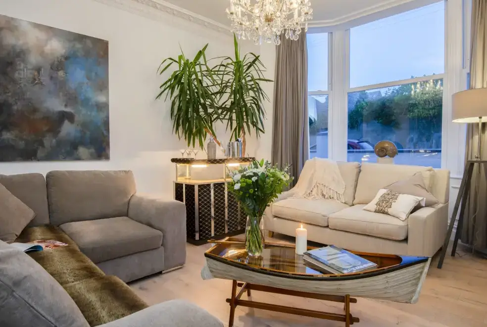 Lounge at Cliffhanger House