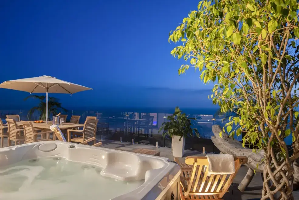 Private Hot Tub at Cliffhanger House