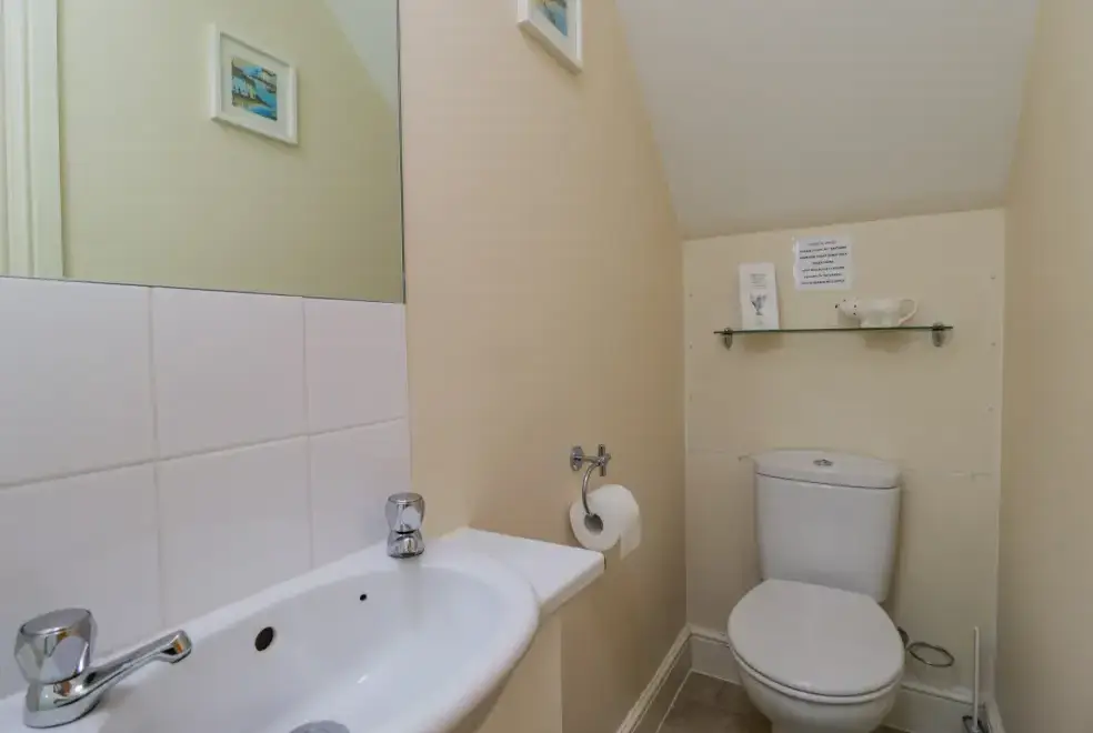 Loo at Clock Tower Cottage
