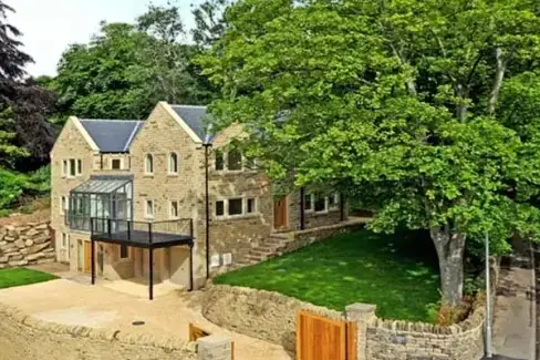 Clouds Hill Holiday Home with Gym and Pool - Photo 1