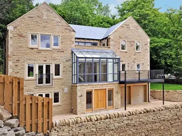 Clouds Hill Holiday Home with Gym and Pool, from the outside