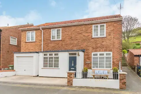 Coastal Cottage near the Quayside - Photo 1