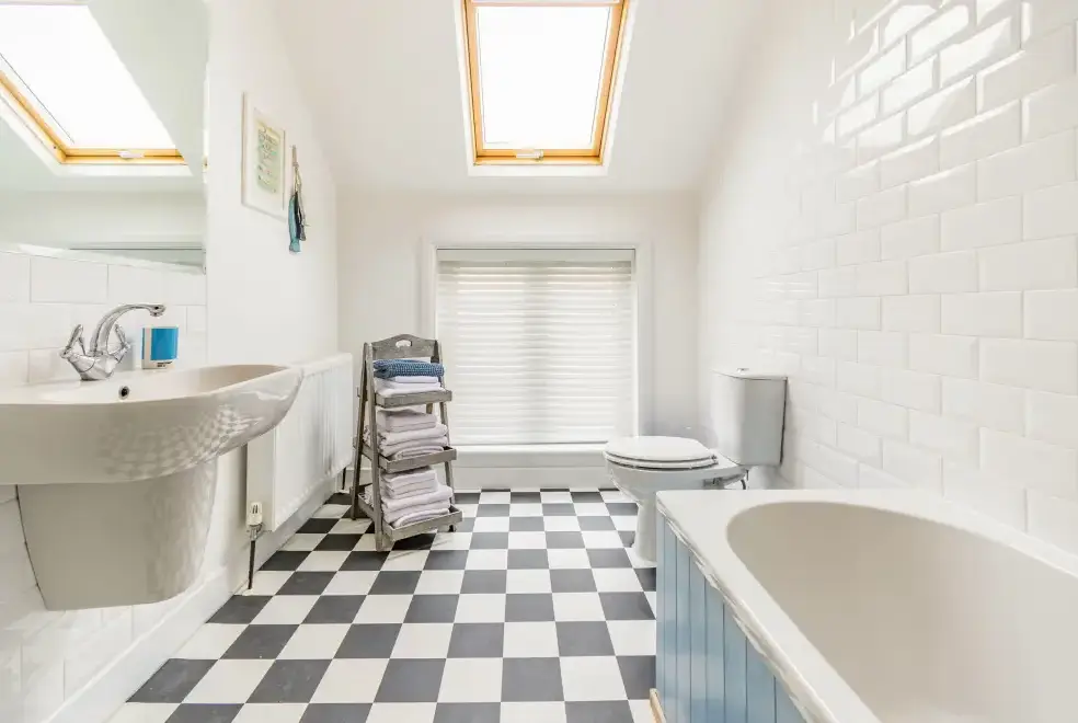 Family bathroom at Coastal Cottage near the Quayside