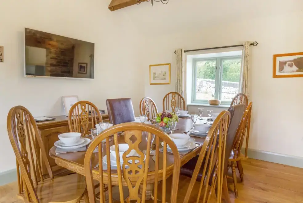 Dining room at Cobblers Barn