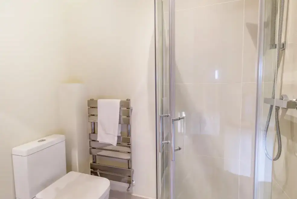 Shower room at Cobblers Barn