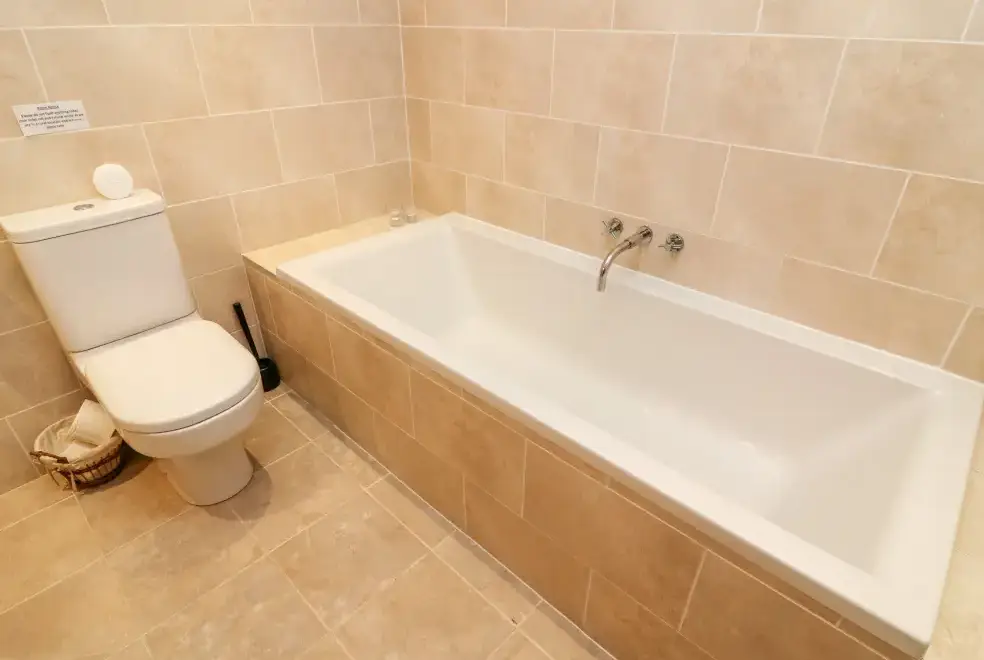 Family bathroom at Coppa Hill Barn