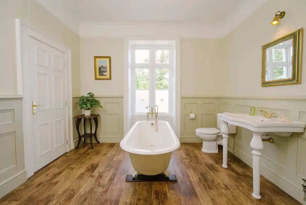 Family bathroom at Corffe House