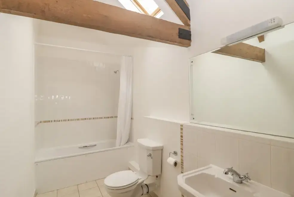 Family bathroom at Corner Pet-Friendly Barn, Dorset AONB