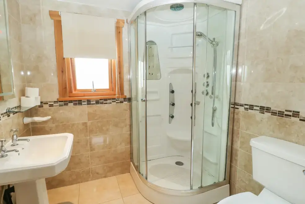 Shower room at Cornfield